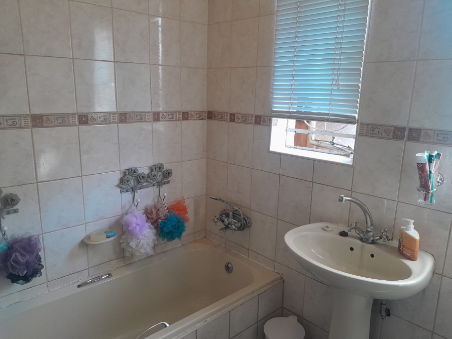 4 Bedroom Property for Sale in Oos Einde North West